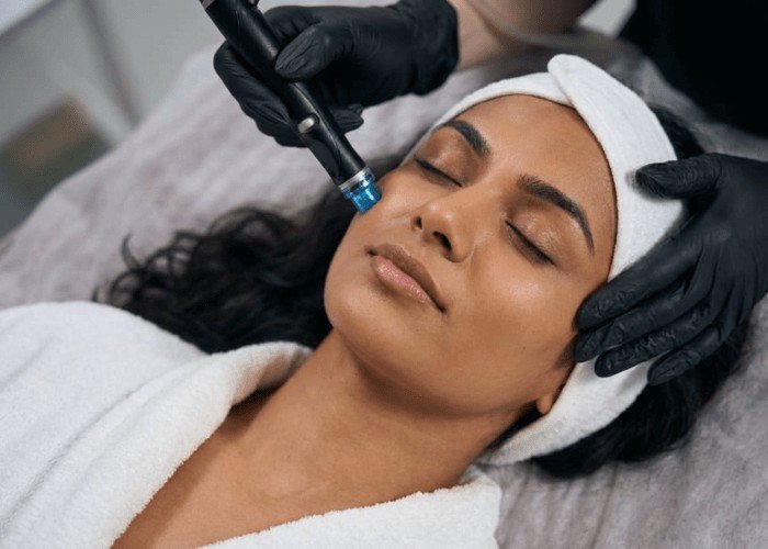 HydraFacial in Multan for Cleansing and Hydration treatment at Le Pearl Aesthetic Clinic